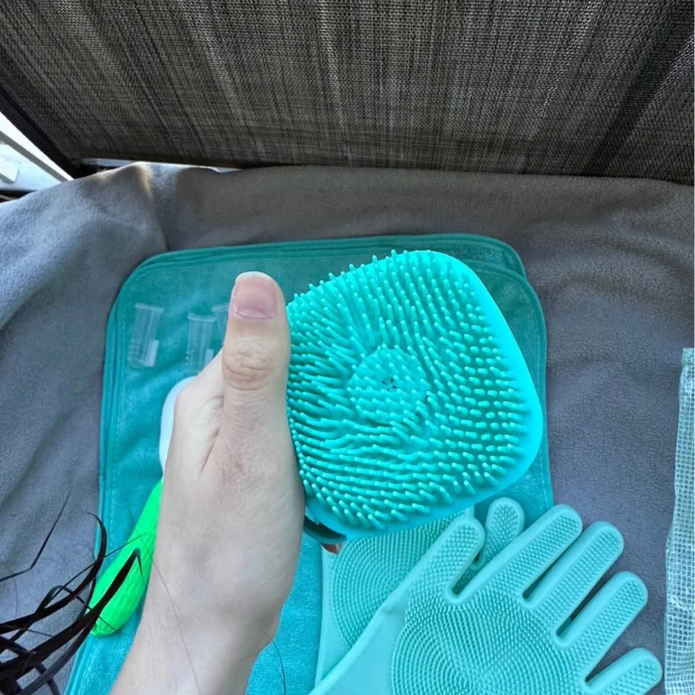 Brand new Green Pet Bath Kit (8 pcs)